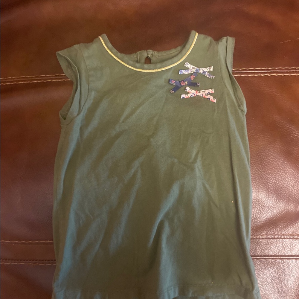 Green short sleeve top